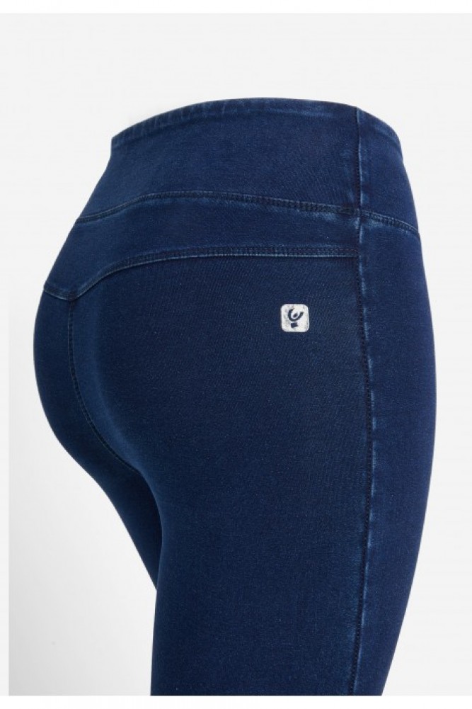 Hlače N.O.W.® s srednje visokim pasom iz trajnostne tkanine z džinsastim videzom