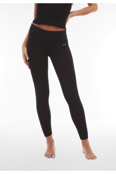 Hlače N.O.W.® s srednje visokim pasom iz trajnostne tkanine, denim črne, SS26