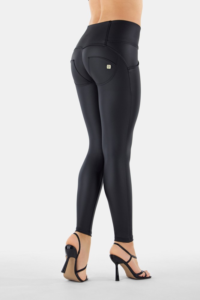 WR.UP® skinny push up hlače od umjetne kože s visokim strukom i gumbima