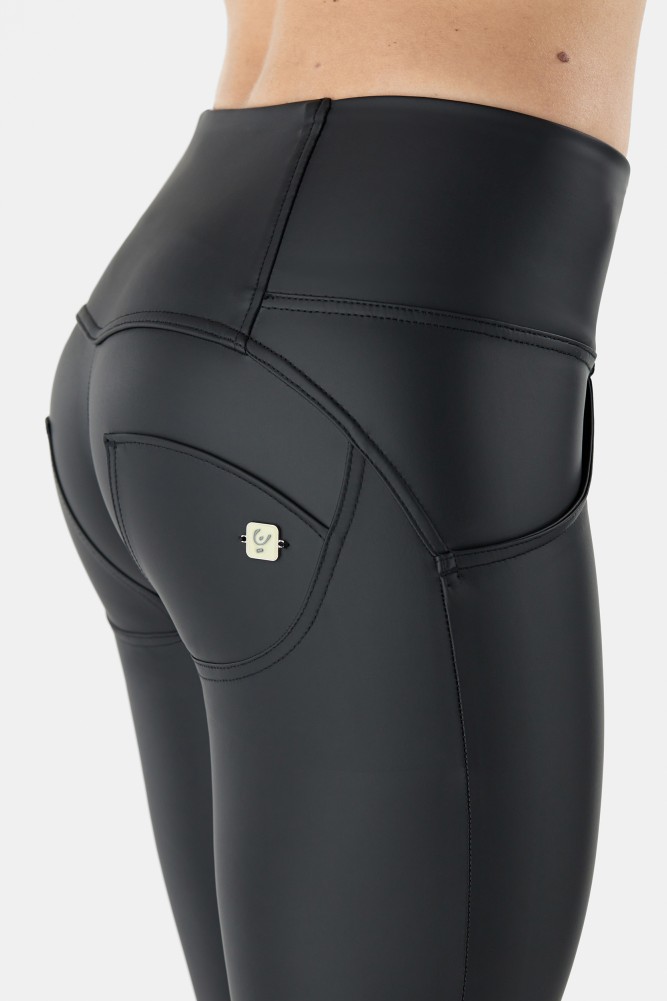 WR.UP® skinny push up hlače od umjetne kože s visokim strukom i gumbima