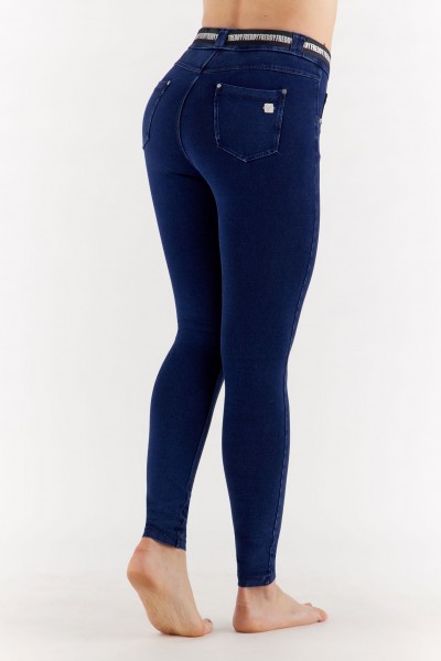 N.O.W.® HLAČE, VIŠJI PAS, SLIM FIT, OPRIJETE HLAČNICE, TEMEN DENIM 