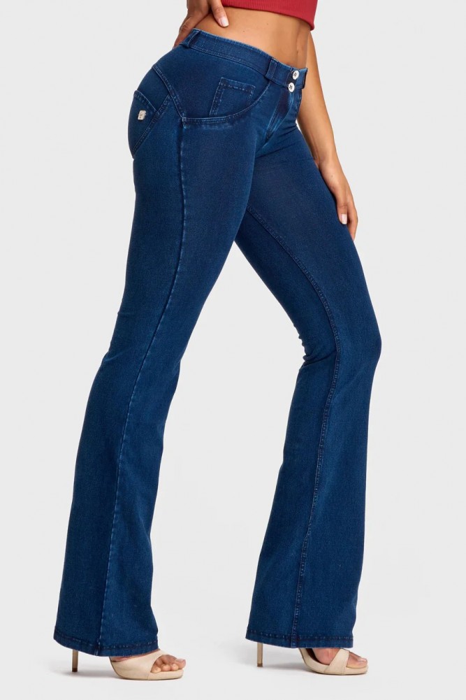 WR.UP® push up – normalen pas, flare kroj, temen denim, organski bombaž