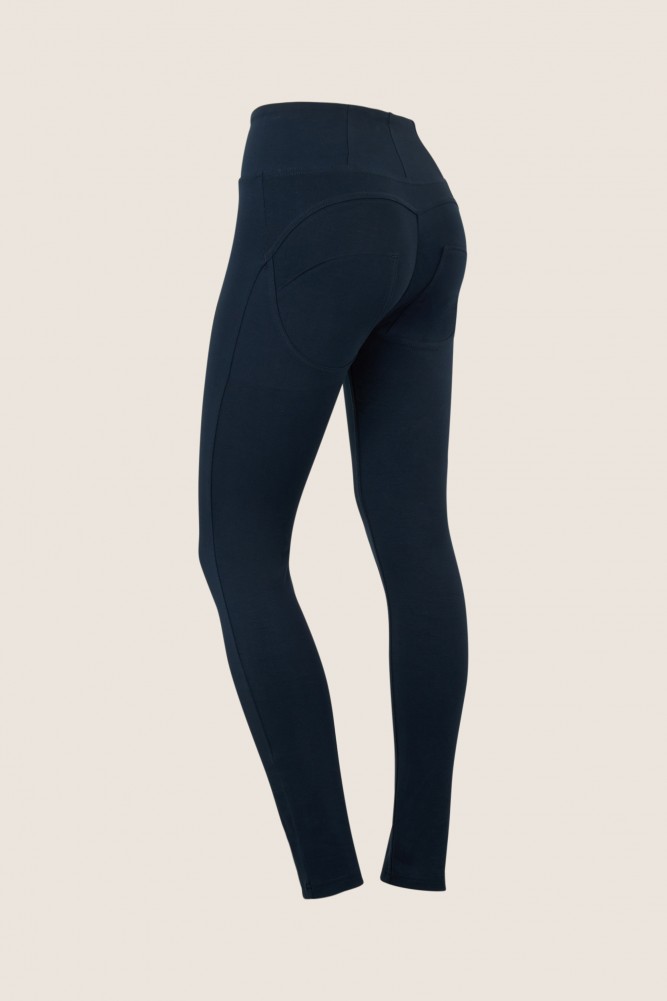 WR.UP® skinny hlače push-up z visokim pasom iz organskega bombaža, FW25