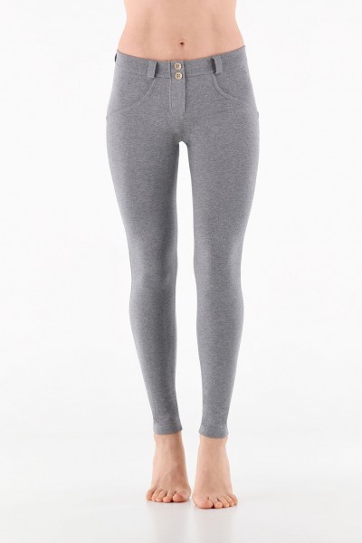 WR.UP® skinny hlače, push-up z normalnim  pasom iz organskega bombaža