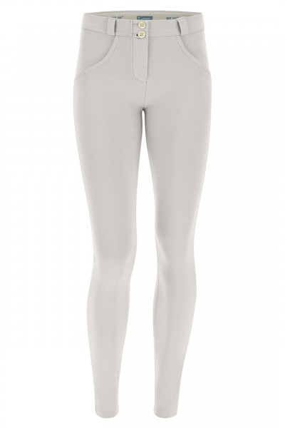 WR.UP® skinny hlače, push-up z normalnim  pasom iz organskega bombaža