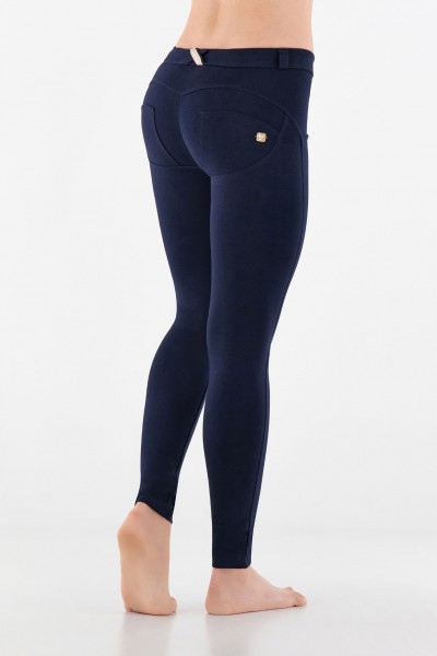 WR.UP® skinny push up hlače iz organskega bombaža z običajnim pasom
