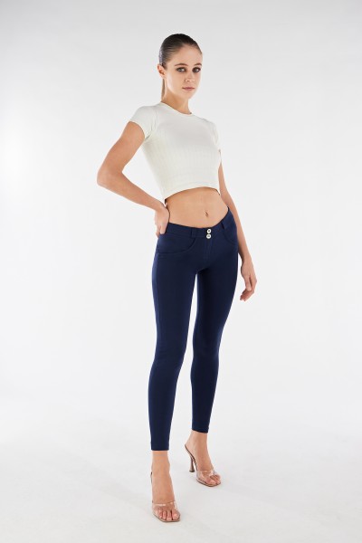 WR.UP® skinny push up hlače iz organskega bombaža z običajnim pasom