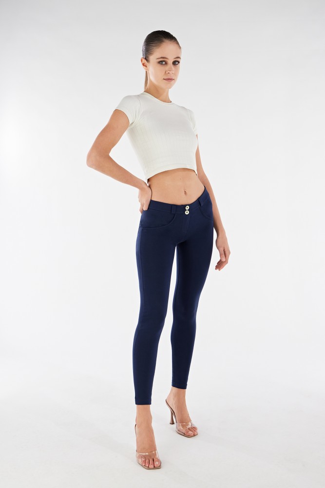 WR.UP® skinny push up hlače iz organskega bombaža z običajnim pasom