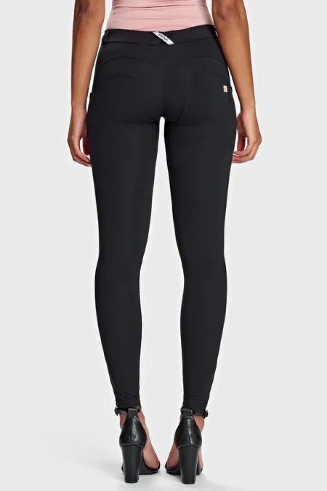 WR.UP®, NORMALEN PAS, SKINNY, D.I.W.O.® PRO TKANINA, ČRNE BARVE