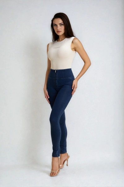 WR.UP® denim, visok pas, normalna dolžina, z zadrgo, temno modre z modrimi šivi