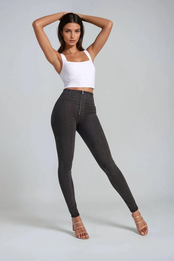 WR.UP® denim, visok pas, normalna dolžina, z zadrgo, črne z črnimi šivi