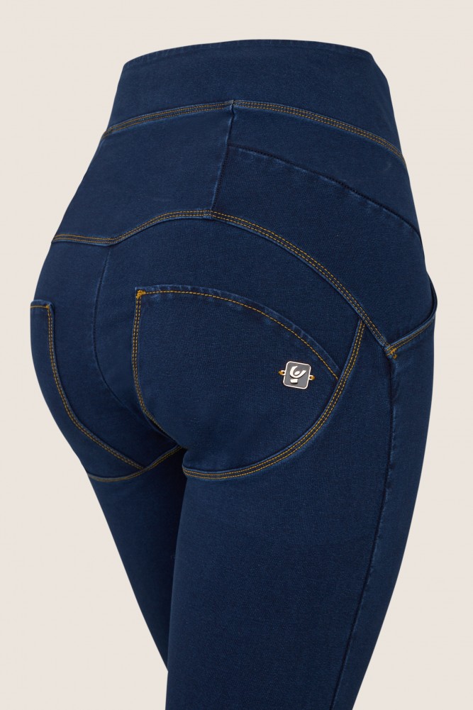 WR.UP®  hlače do gležnjev z izjemno visokim pasom in razporki na robovih, SS25