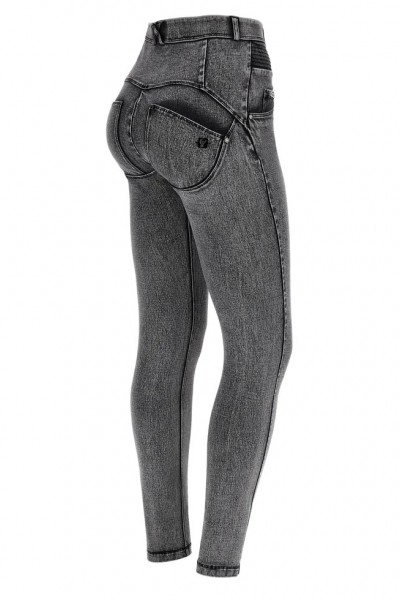 WR.UP® kavbojke iz tkanega denima z zelo visokim pasom in vstavki