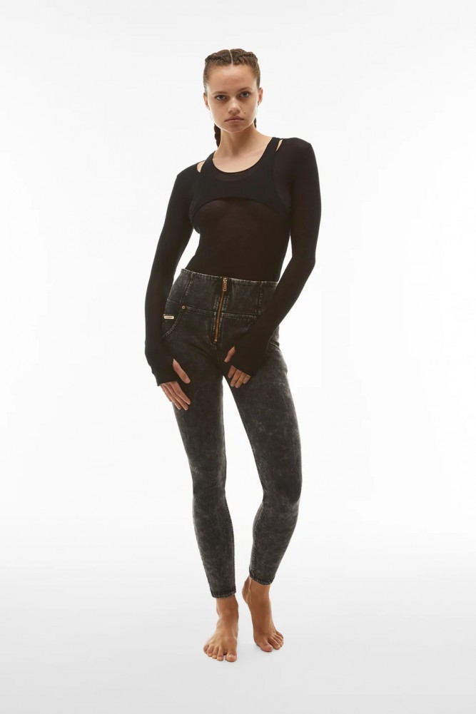 WR.UP® kavbojke z visokim pasom in acid wash učinkom iz bull denima