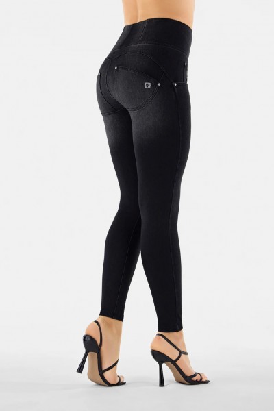 WR.UP®  push-up kavbojke z visokim pasom in raztrganimi detajli iz tkanega denima