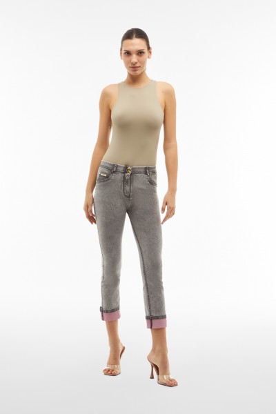 WR.UP® traperice 7/8, ravnog kroja s kontrastnim zavihkom za moderan izgled