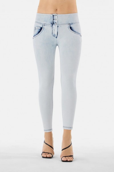 WR.UP® kavbojke, višji pas,  7/8  z acid wash učinkom iz tkanega denima